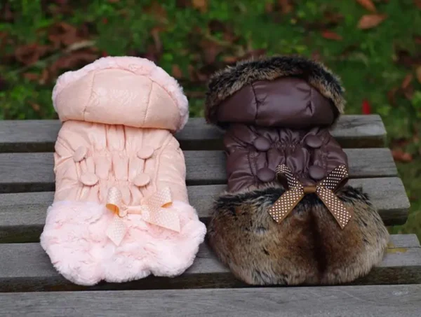 Manteau d'hiver pour chien à capuche avec fourrure – Image 5