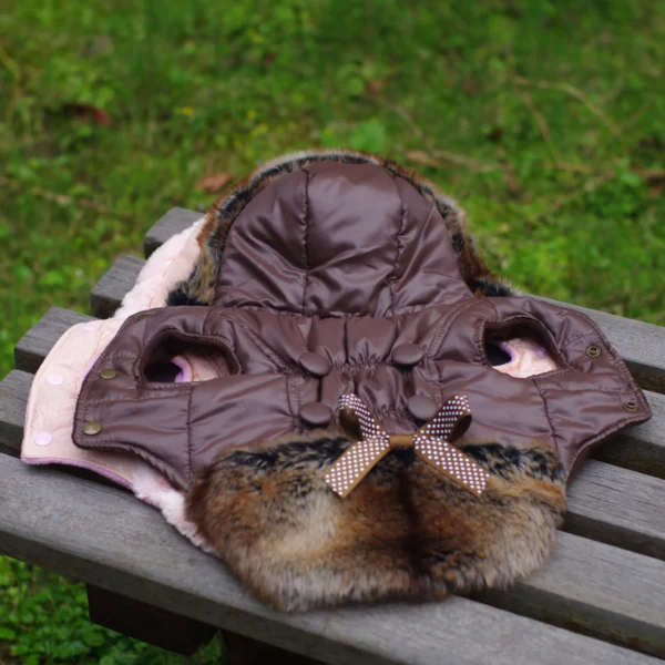 Manteau d'hiver pour chien à capuche avec fourrure – Image 4